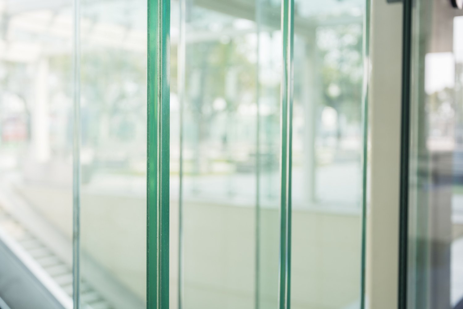 Comment sécuriser un bâtiment avec du verre feuilleté, blindé ou coupe-feu ?  